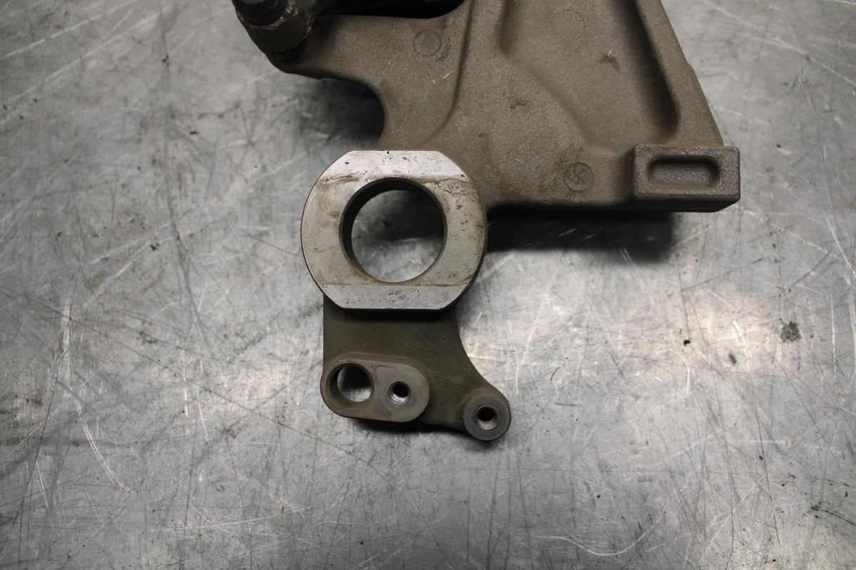 18 YAMAHA YZF R1  REAR BACK BRAKE CALIPER W MOUNT BRACKET BB473