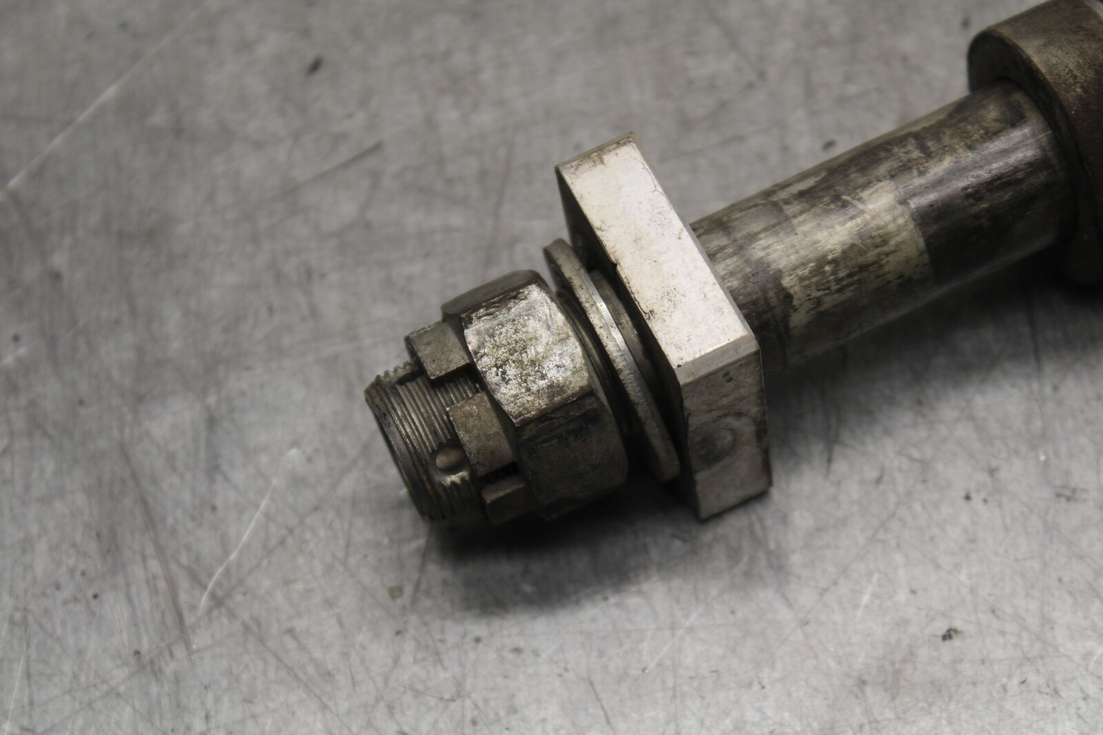 13-18 KAWASAKI NINJA ZX6R REAR AXLE BACK RIM PIVOT BOLT AXEL 41068-0613 BB666