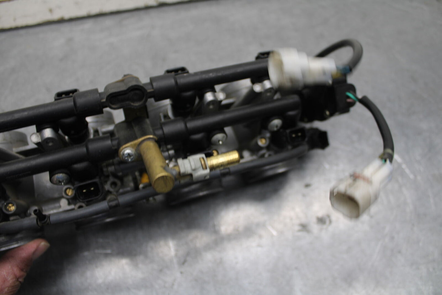 05-06 SUZUKI GSXR1000 MAIN FUEL INJECTORS / THROTTLE BODIES 13405-41G00 BB677