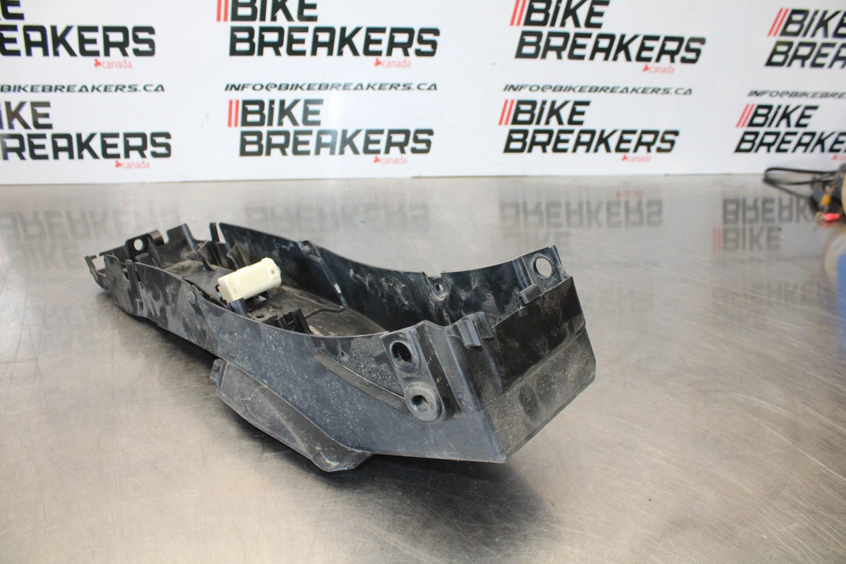 22-25 YAMAHA YZF R7 REAR BACK TAIL UNDERTAIL BATTERY TRAY PLASTIC BB176