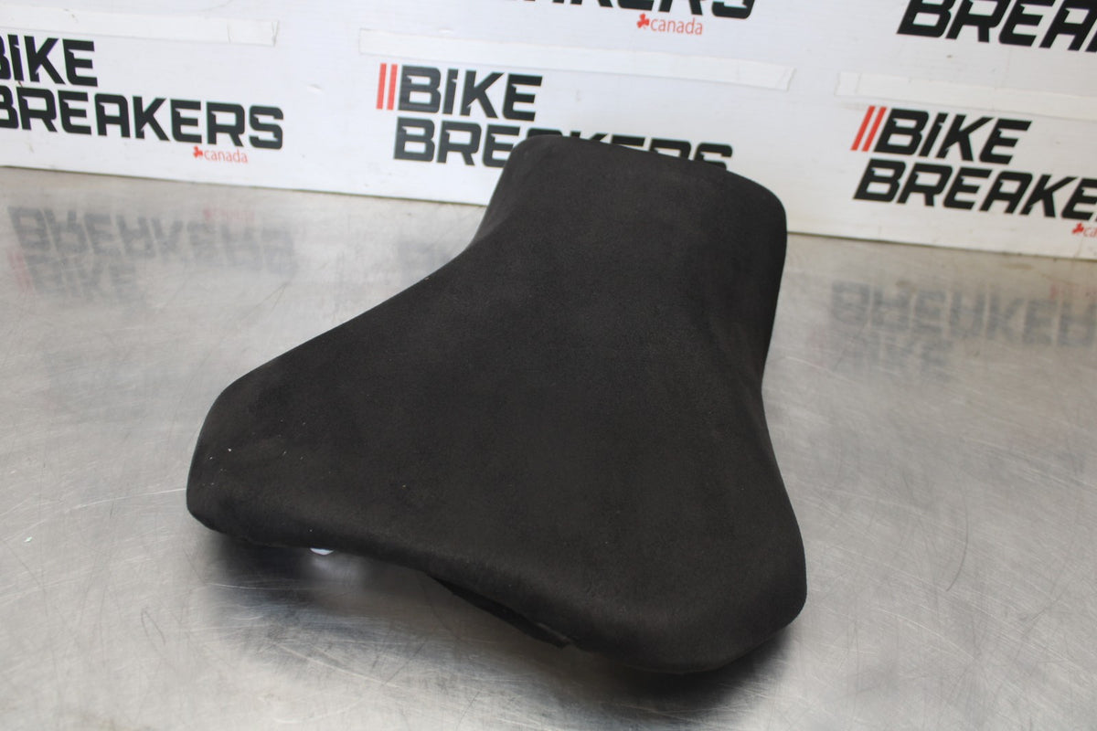 11-26 SUZUKI GSXR750 FRONT DRIVERS SEAT PAD SADDLE PILLION BB900-A
