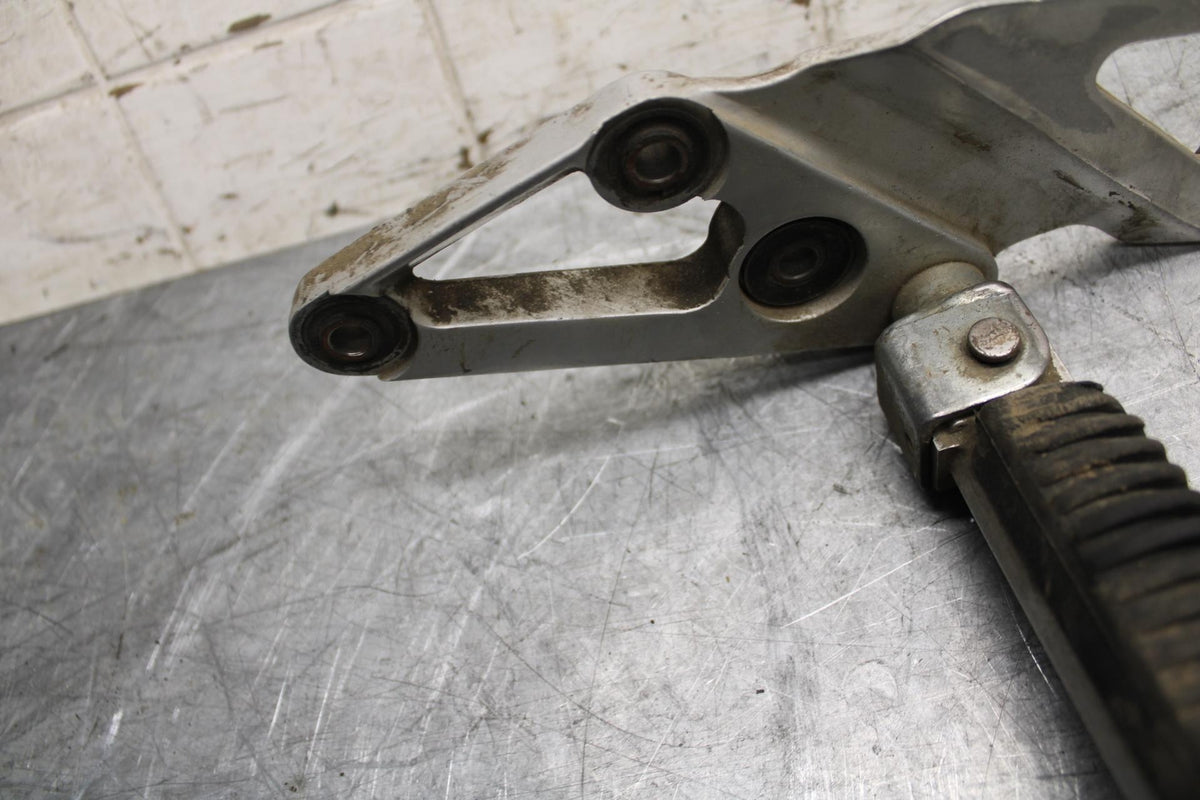 1993 Suzuki GSXR1100W LEFT REARSET REAR SET DRIVER FOOT PEG REST STOP BB46