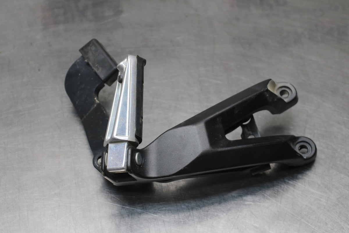 18 YAMAHA SUPER TENERE REAR BACK PASSENGER PEG SET PAIR BB832