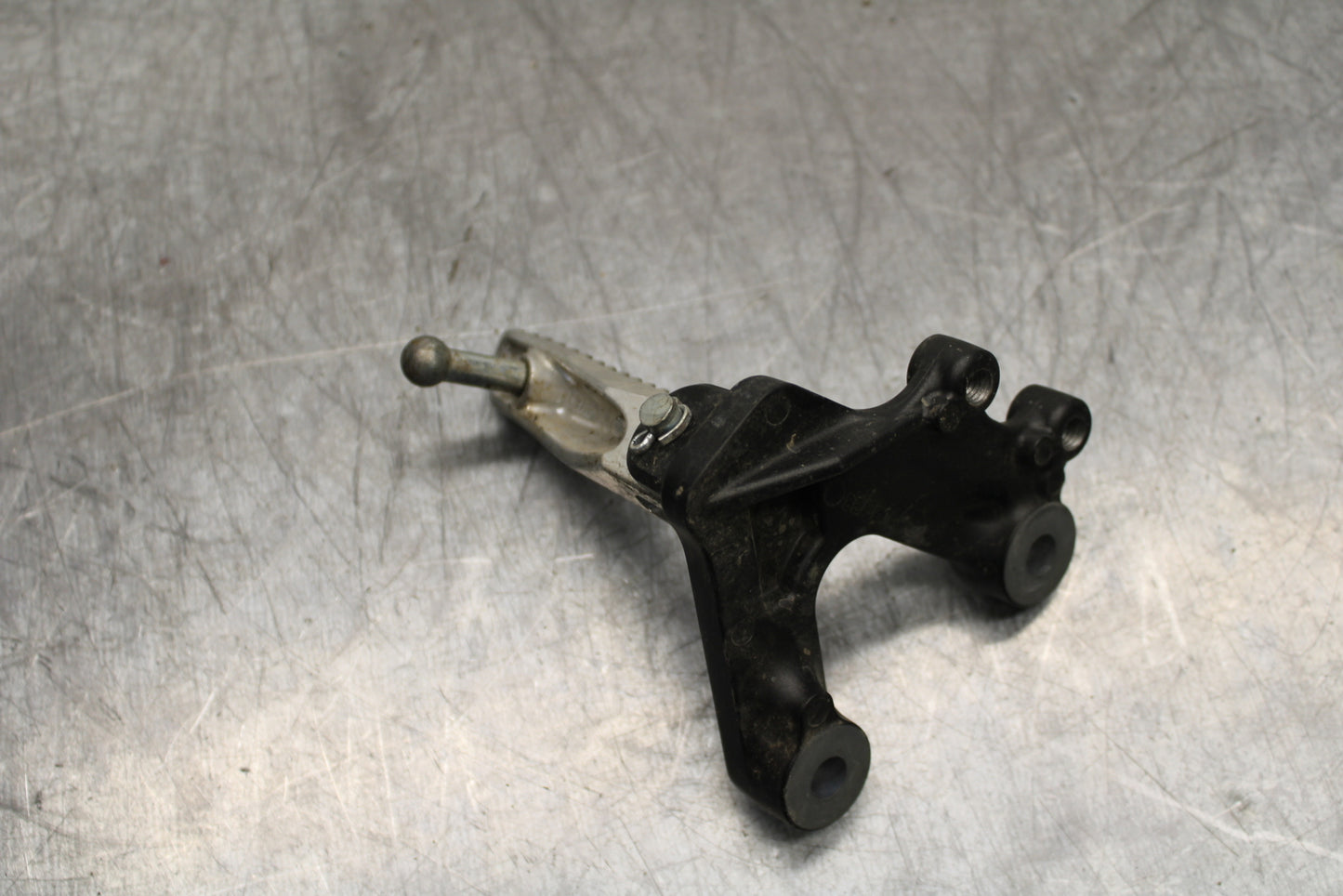 22-24 YAMAHA XSR900 LEFT REARSET REAR SET DRIVER FOOT PEG REST STOP BB710