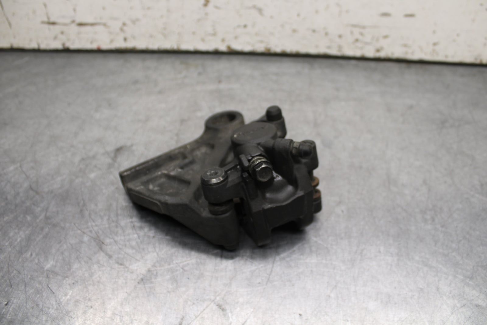 13-17 KAWASAKI NINJA ZX6R ZX636E REAR BACK BRAKE CALIPER W MOUNT BRACKET BB735