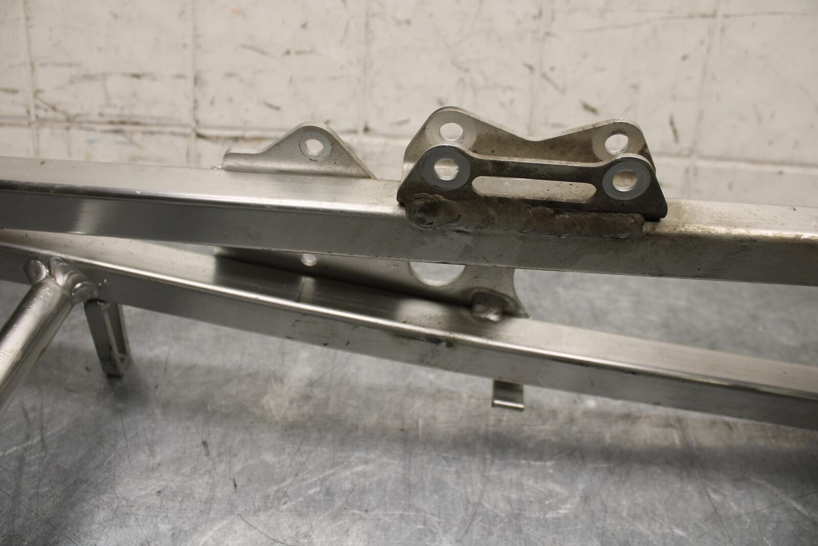 2000 Honda CBR600F4 REAR BACK TAIL SUBFRAME SUB FRAME BB552