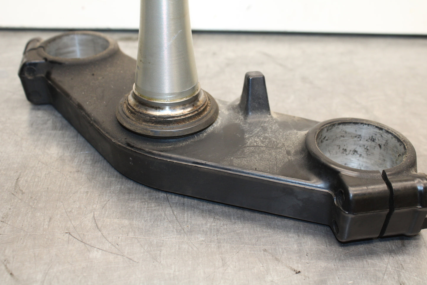 00-02 KAWASAKI NINJA ZX6R FRONT FORKS CLAMP LOWER TRIPLE TREE STEM BB750