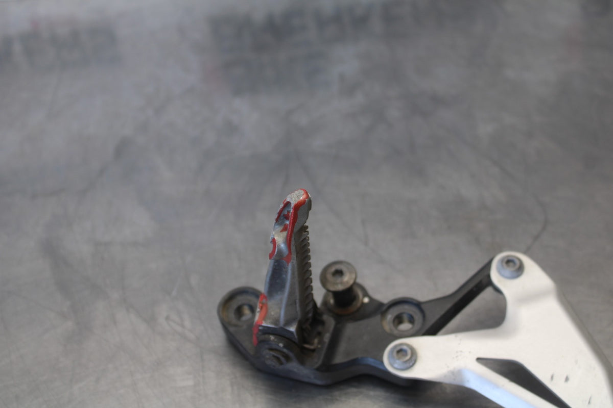 24-25 KAWASAKI NINJA 500 ABS LEFT REARSET REAR SET DRIVER FOOT PEG REST BB899