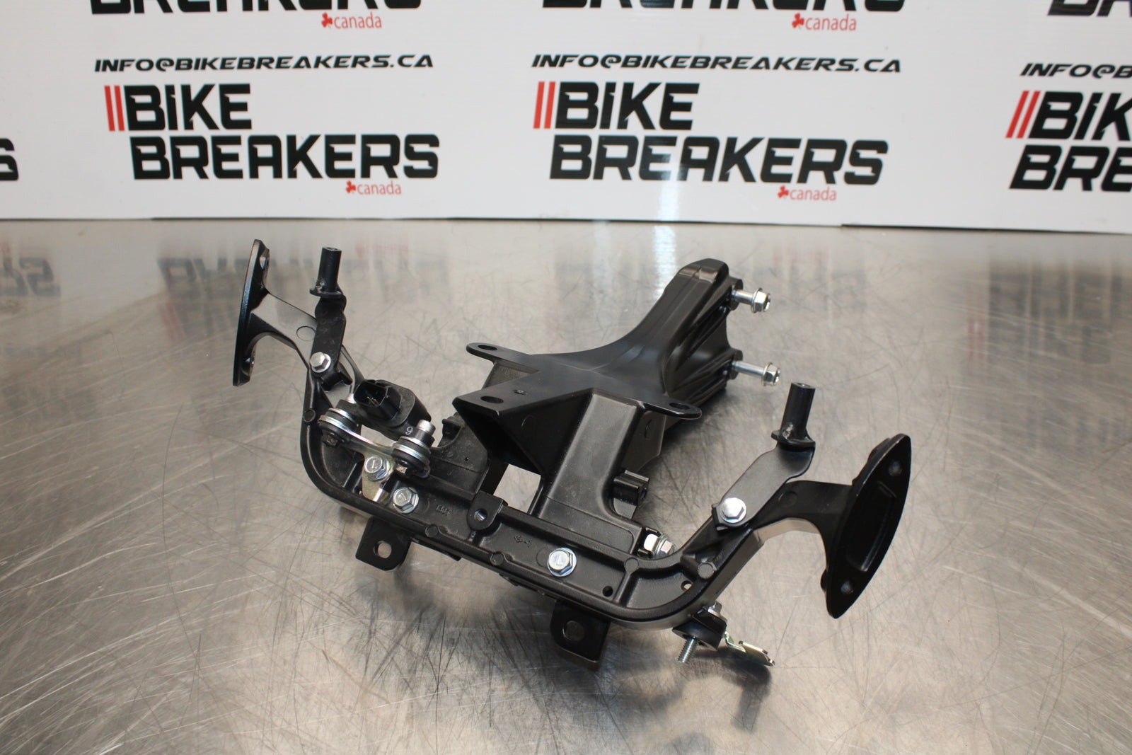 23-24 KAWASAKI NINJA ZX14R NEW!! UPPER FAIRING MIRROR GAUGES STAY BRACKET BB153