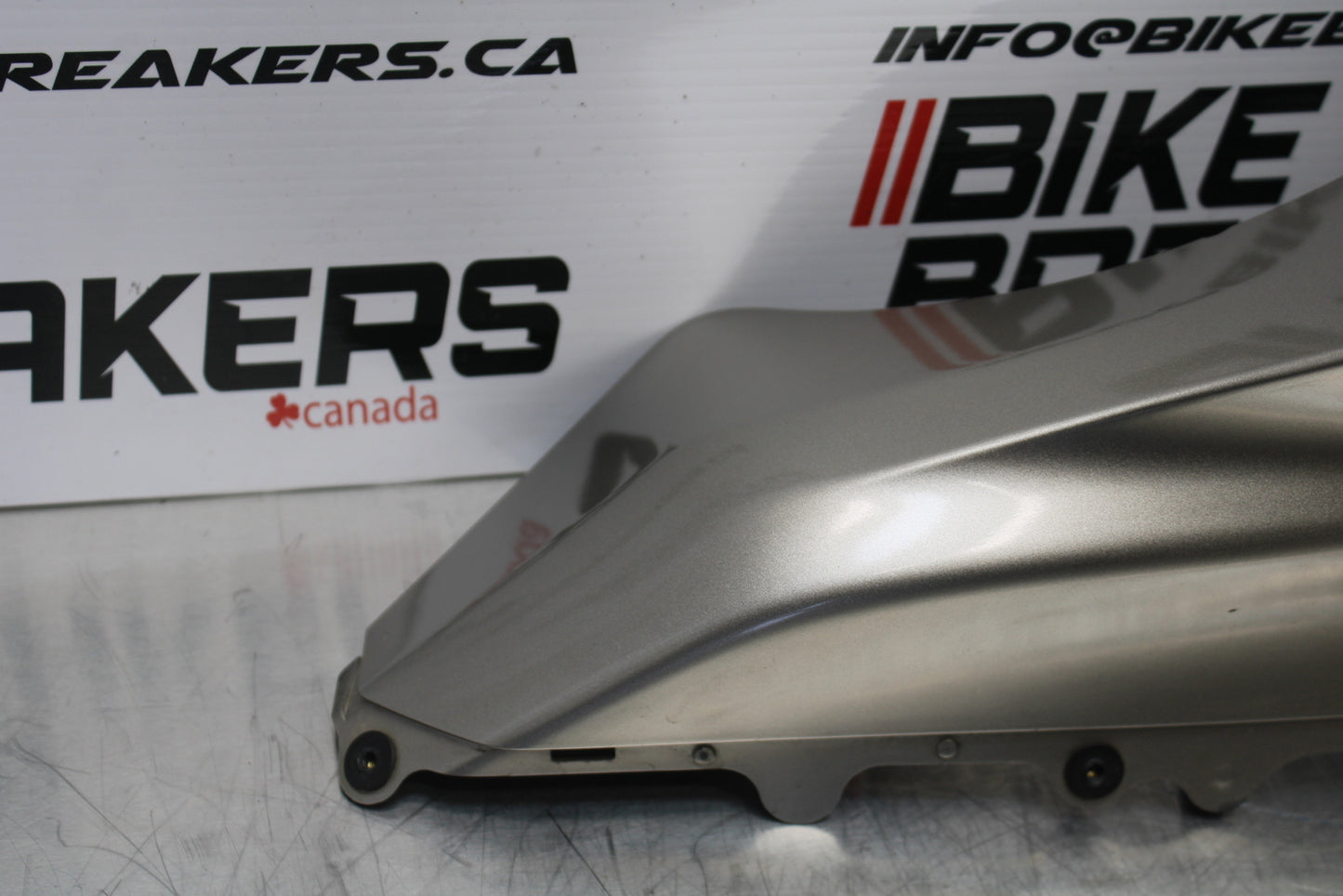 04-05 KAWASAKI NINJA ZX10R RIGHT FRONT UPPER NOSE FAIRING COWL SHROUD BB163