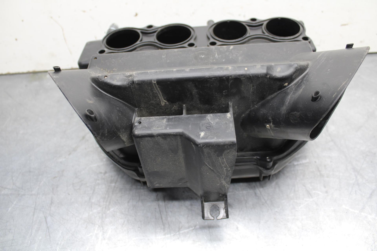11-23 SUZUKI GSXR 750 AIRBOX AIR INTAKE FILTER BOX BB630