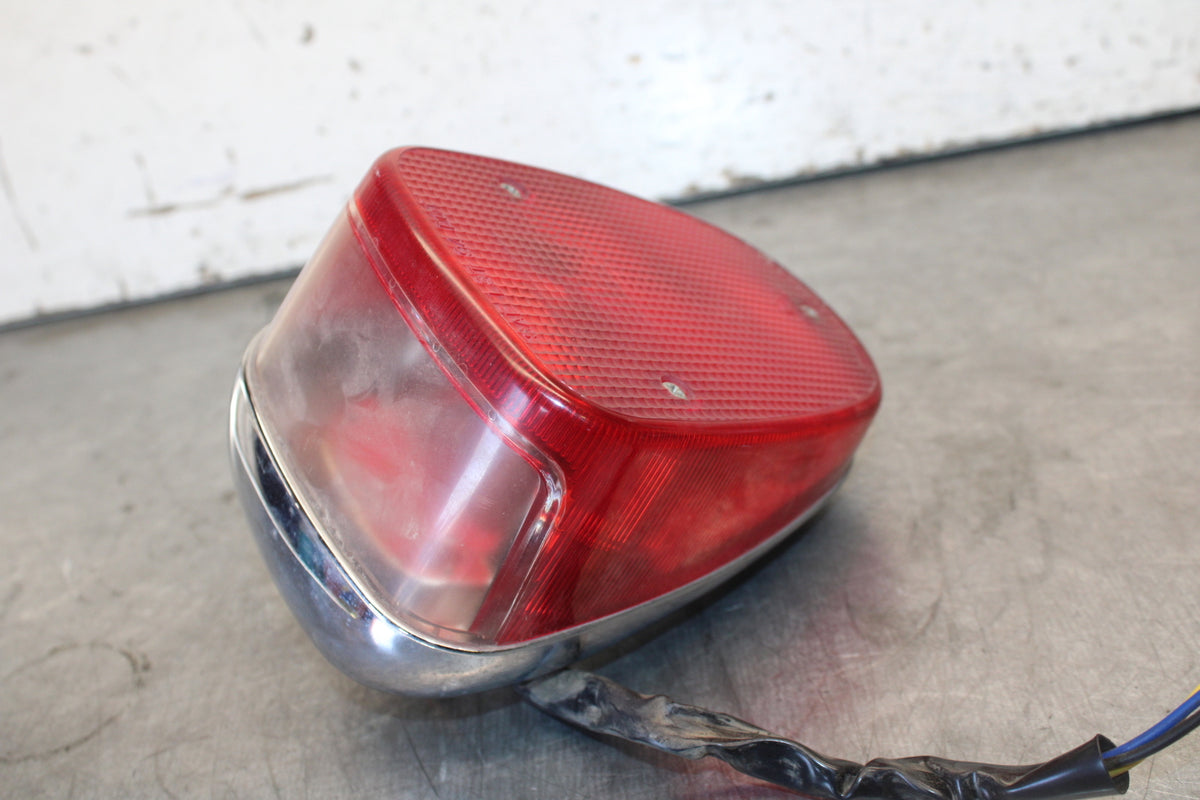 05-06 YAMAHA ROYAL STAR TAILLIGHT REAR TAIL BRAKE LIGHT BB697