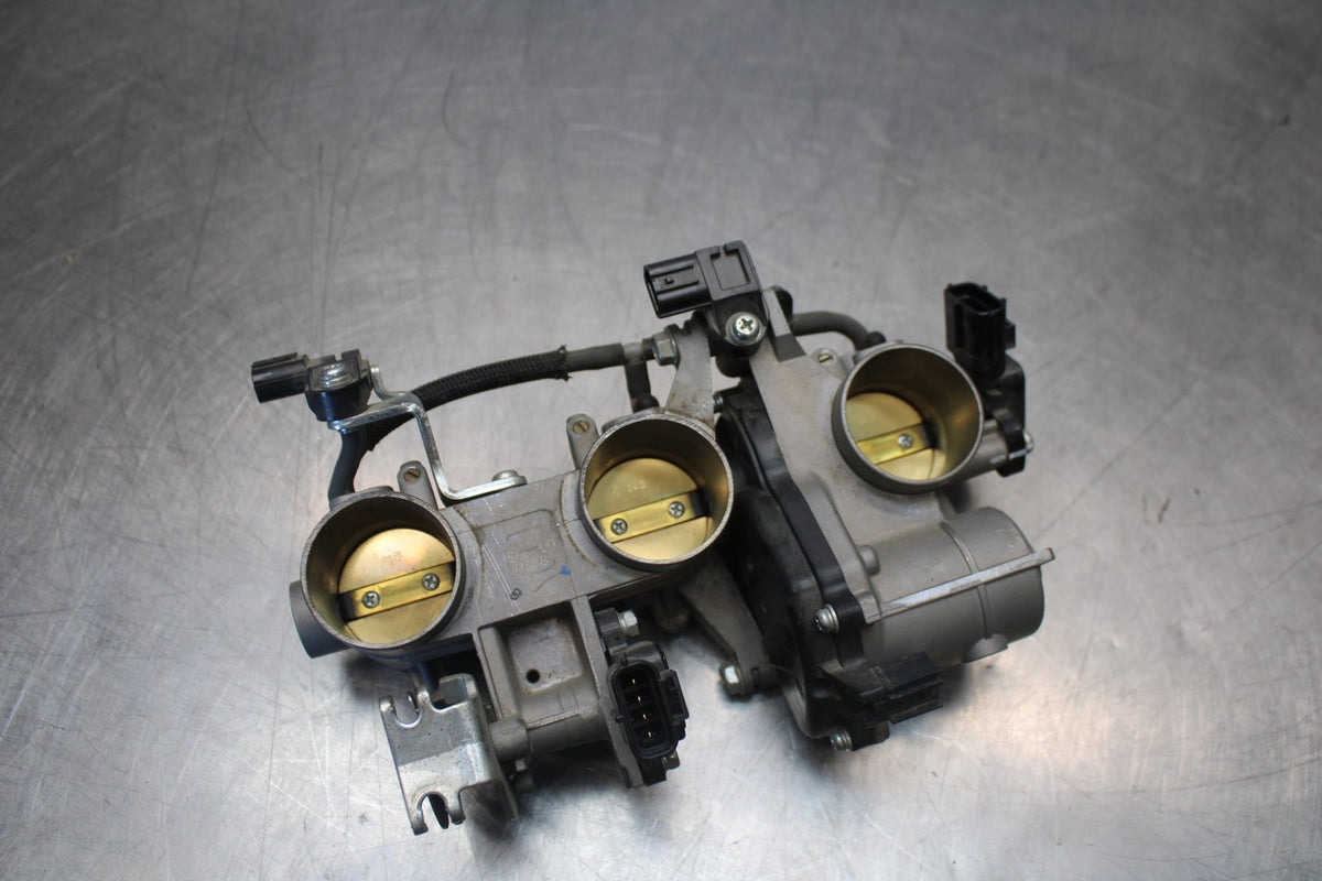 15-17 YAMAHA FJ09  THROTTLE BODIES BB906