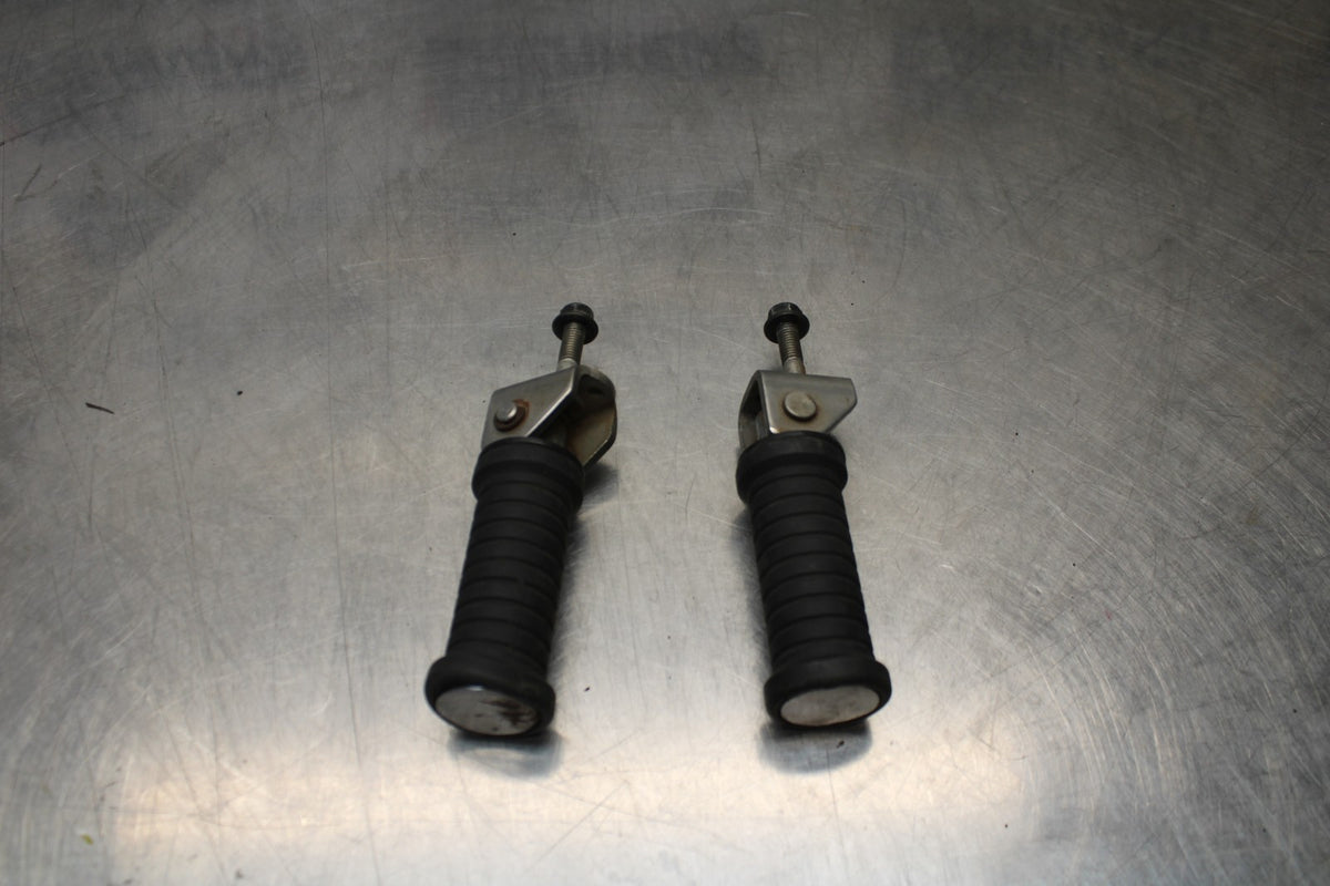 05 TRIUMPH ROCKET III REAR PASSENGER FOOT STEP PEG BB186