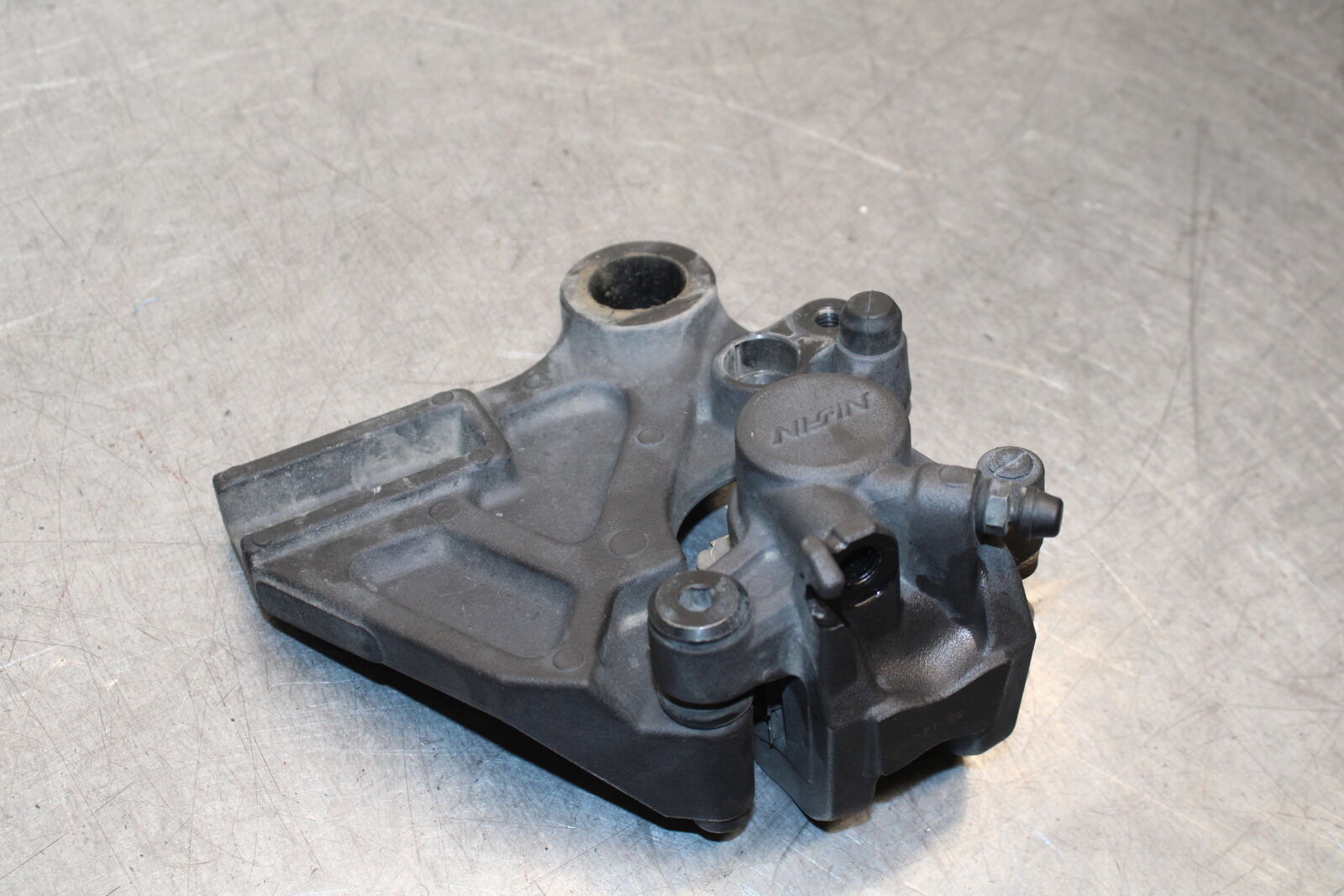 16 KAWASAKI NINJA ZX10R REAR BRAKE CALIPER W MOUNT BRACKET 43080-0097-DJ BB650