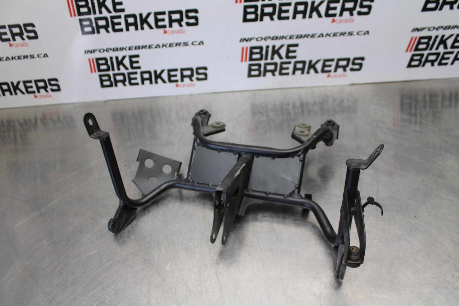 08-18 KAWASAKI KLR650 UPPER FAIRING MIRROR GAUGES STAY BRACKET BB183