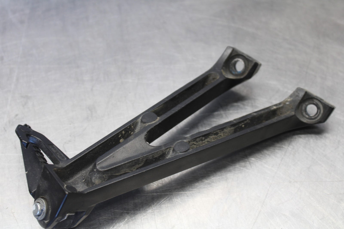 18 SUZUKI GSXR750 LEFT REAR BACK PASSENGER PEG BB891