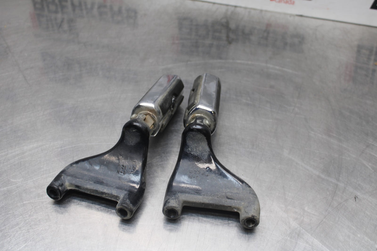 08 HARLEY-DAVIDSON SPORTSTER 1200 REAR PASSENGER FOOT STEP PEG SET BB794