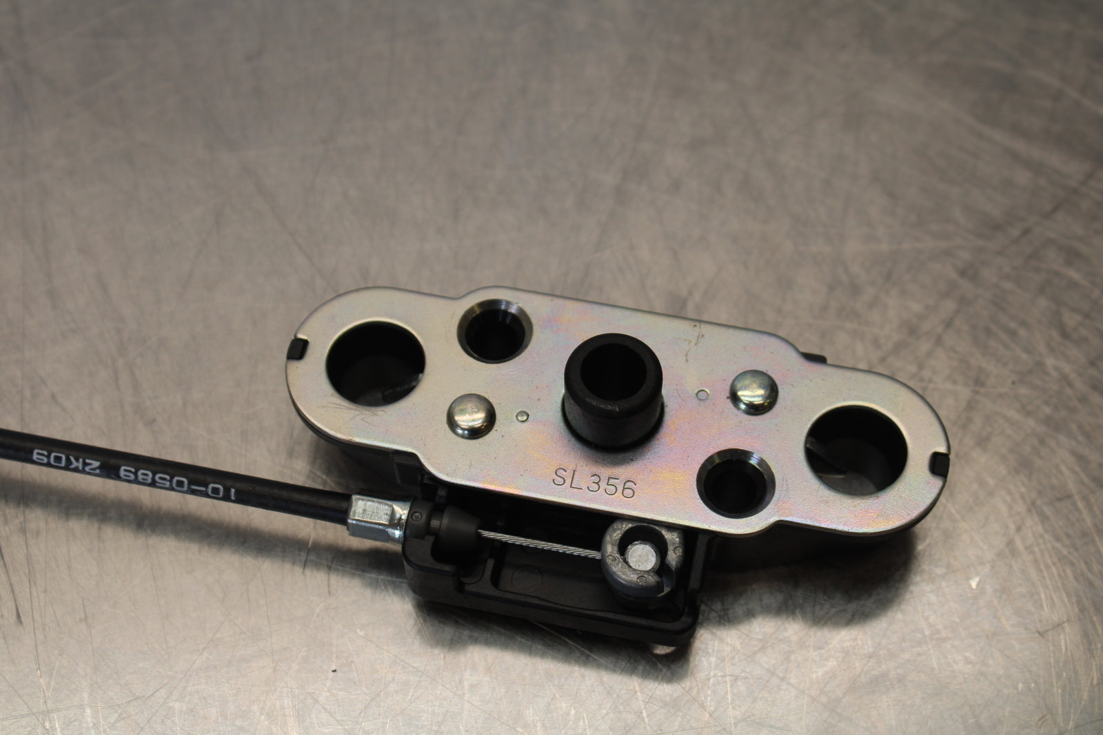 23-24 KAWASAKI NINJA ZX14R REAR PASSENGER SEAT LATCH LOCK ASSEMBLY BB169