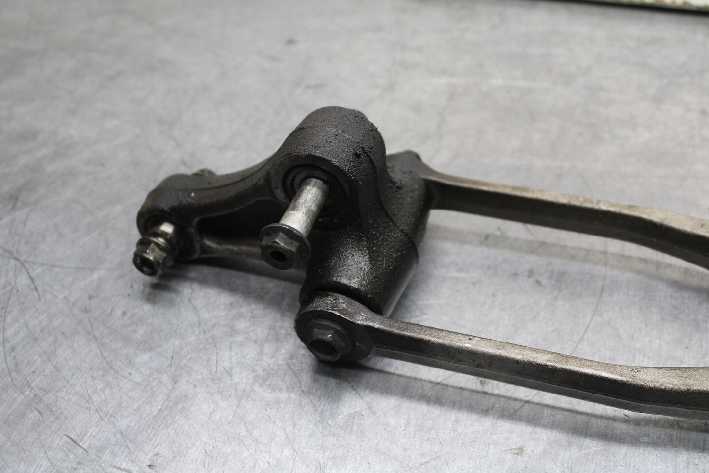 06-07 SUZUKI GSXR 600 REAR DOGBONE SHOCK LINKAGE LINK BB737