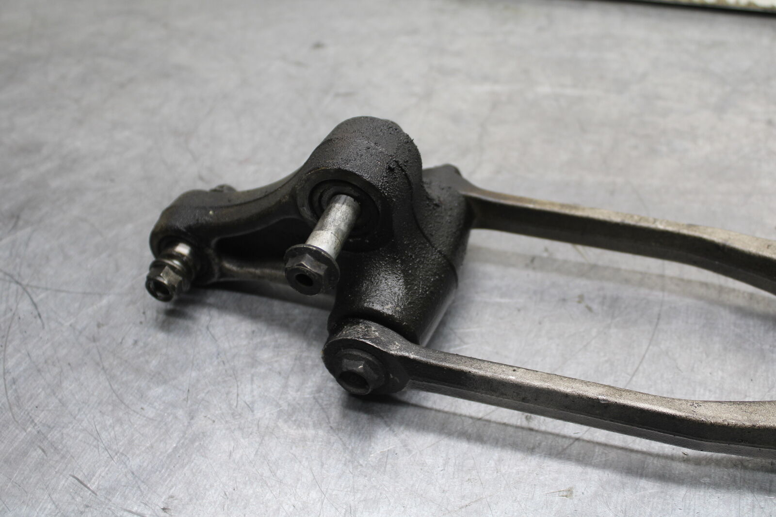 06-07 SUZUKI GSXR 600 REAR DOGBONE SHOCK LINKAGE LINK BB737