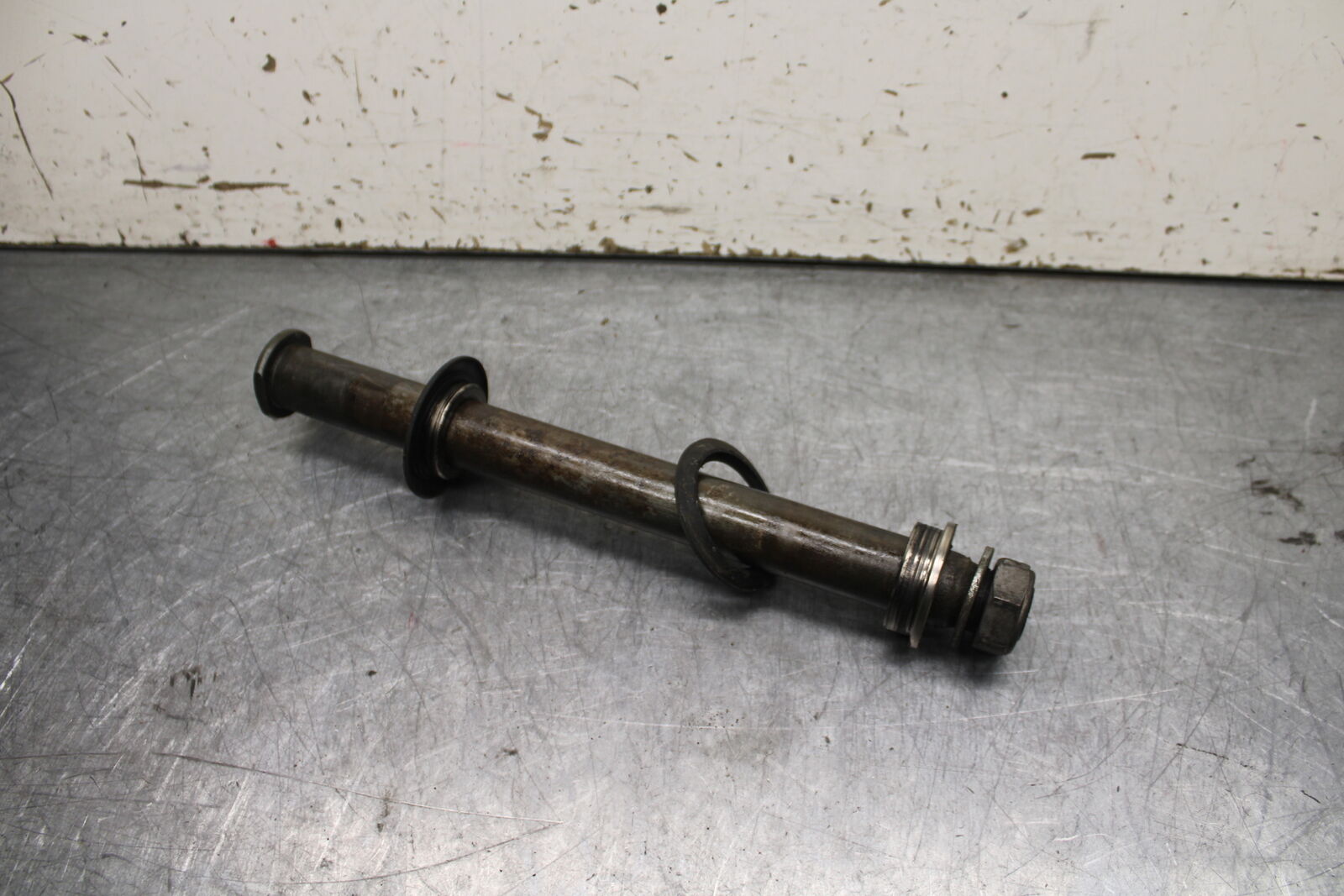 06 YAMAHA YZF R6 REAR AXLE BACK WHEEL RIM PIVOT BOLT AXEL BB716