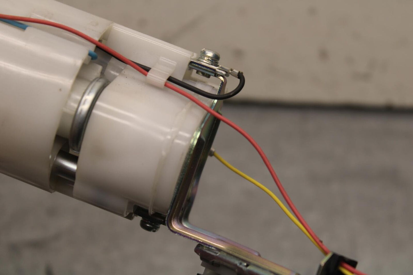 11-23 SUZUKI GSXR 750 FUEL PUMP GAS PETROL SENDER UNIT BB630