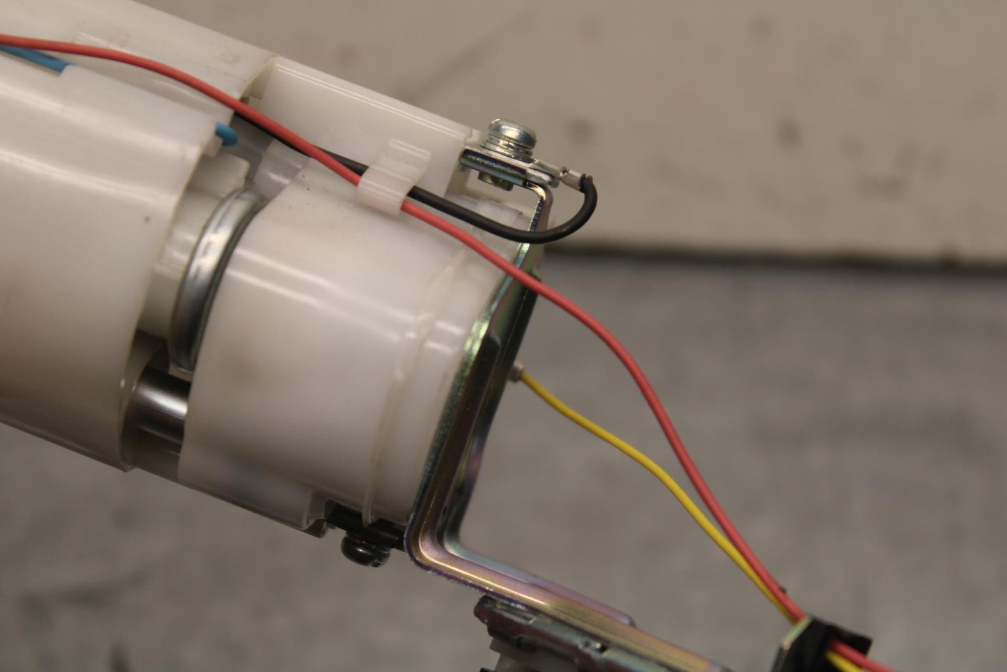 11-23 SUZUKI GSXR 750 FUEL PUMP GAS PETROL SENDER UNIT BB630
