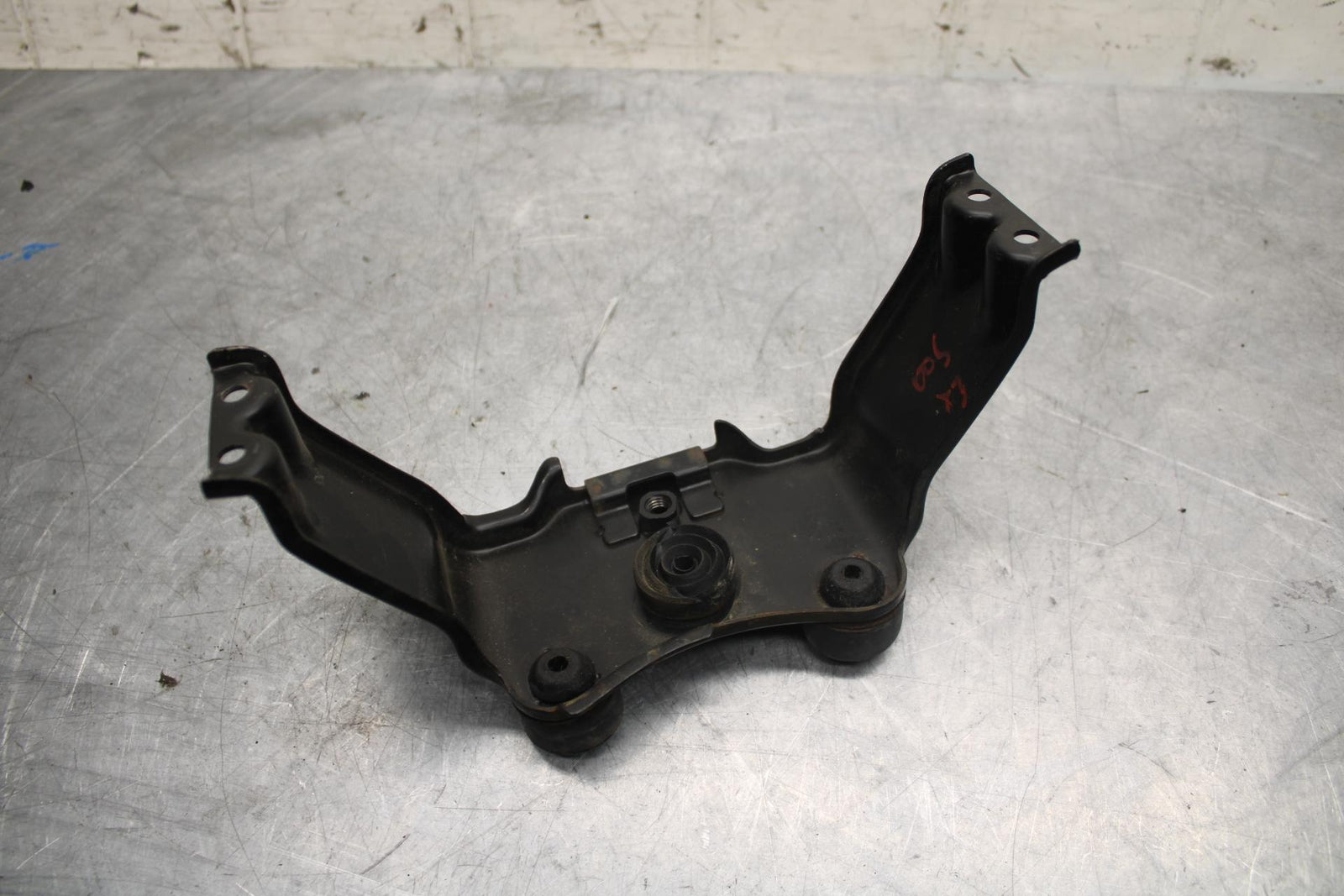 2005 Kawasaki Ninja 500R EX500D GAS TANK FUEL CELL PETROL RESERVOIR BRACKET BB36