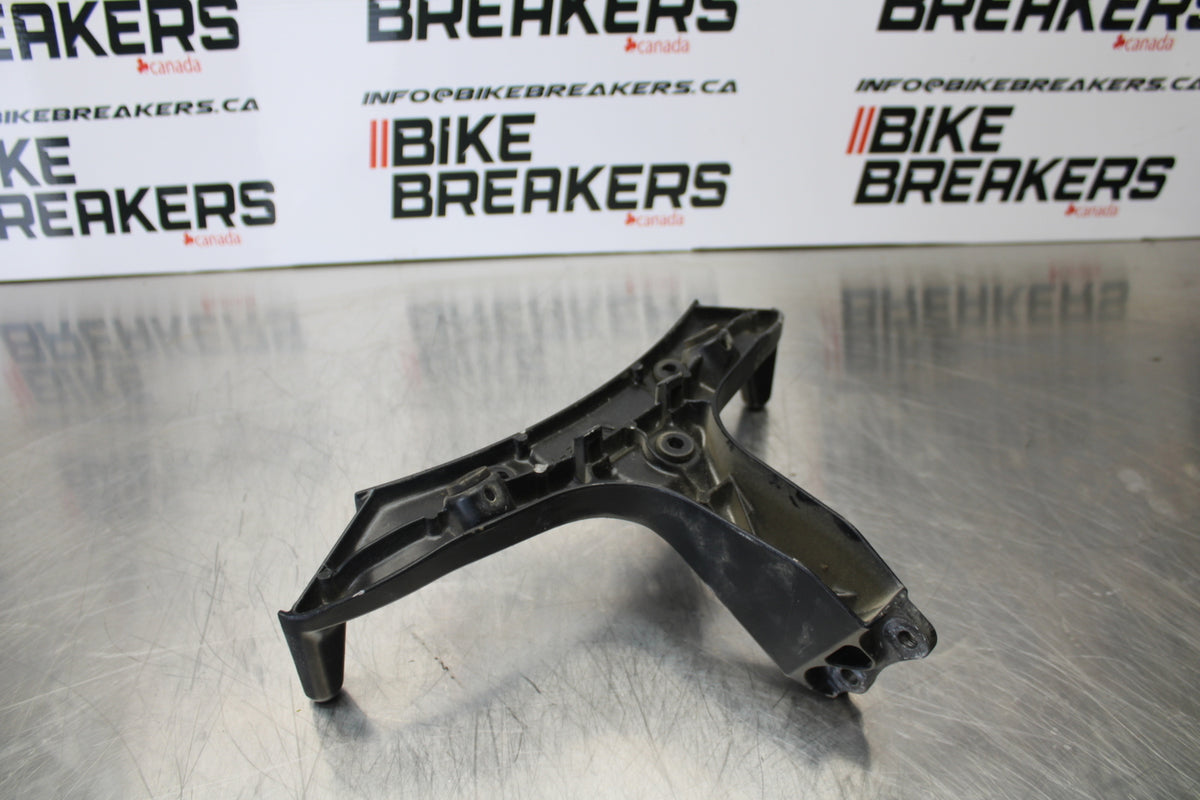 05-06 HONDA CBR600RR UPPER FAIRING MIRROR GAUGES STAY BRACKET BB149