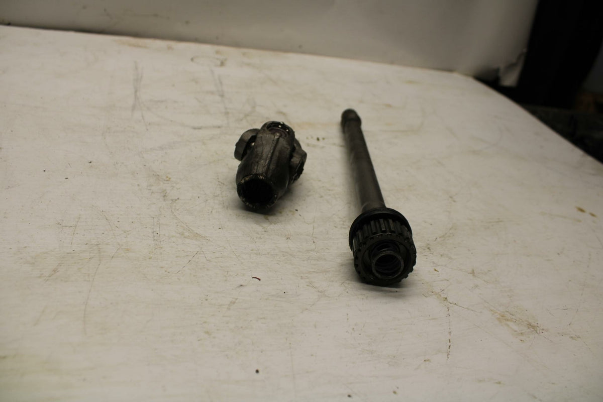 05-07 HONDA VTX1800F2 U UNIVERSAL JOINT GEAR & SHAFT BB351