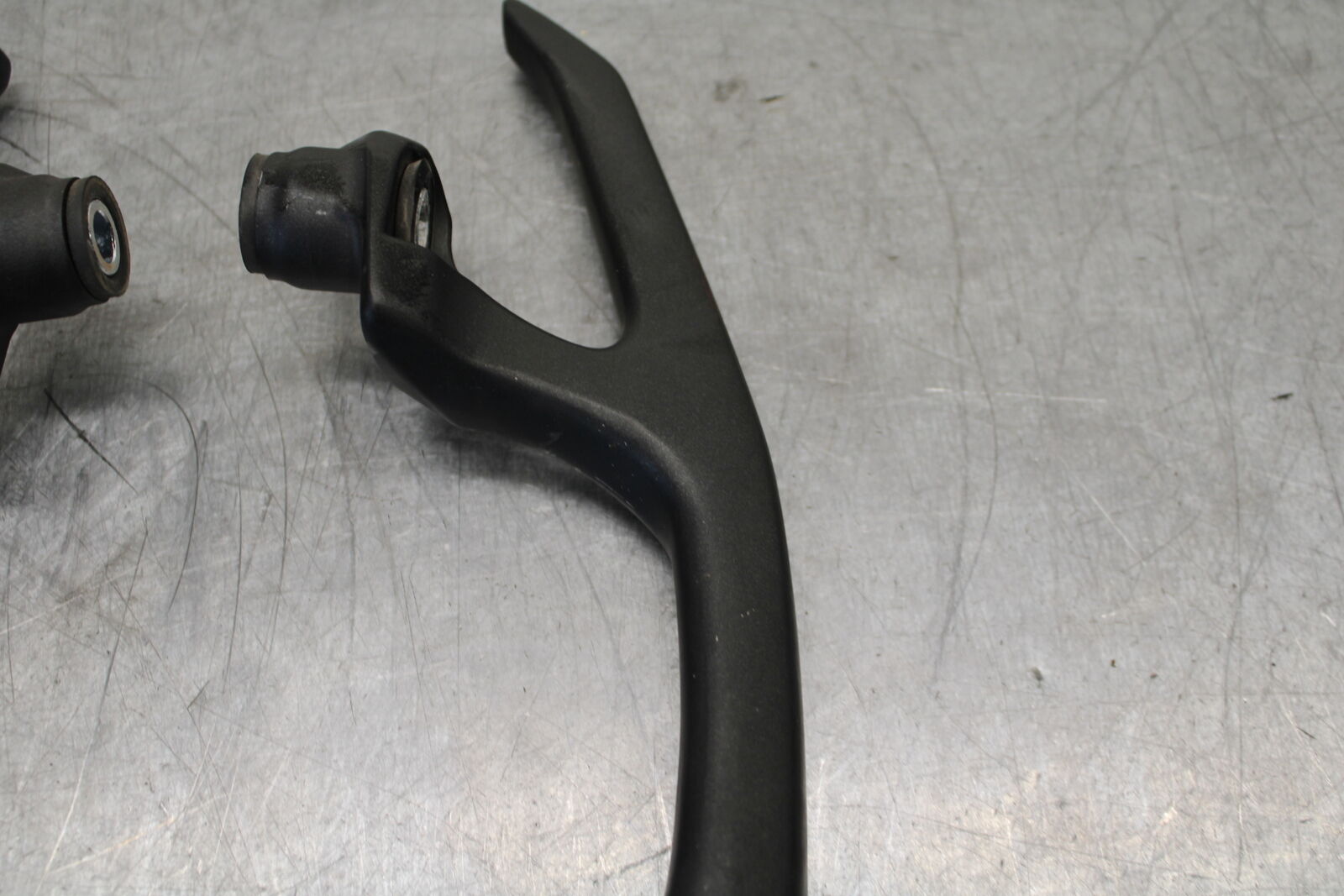 12-17 KAWASAKI ER-6N Z650 PASSENGER REAR SEAT GRAB BAR HANDLE SET BB709