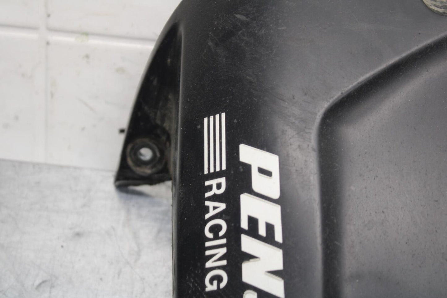 05 YAMAHA YZF R6S REAR BACK WHEEL TIRE HUGGER FENDER BB600