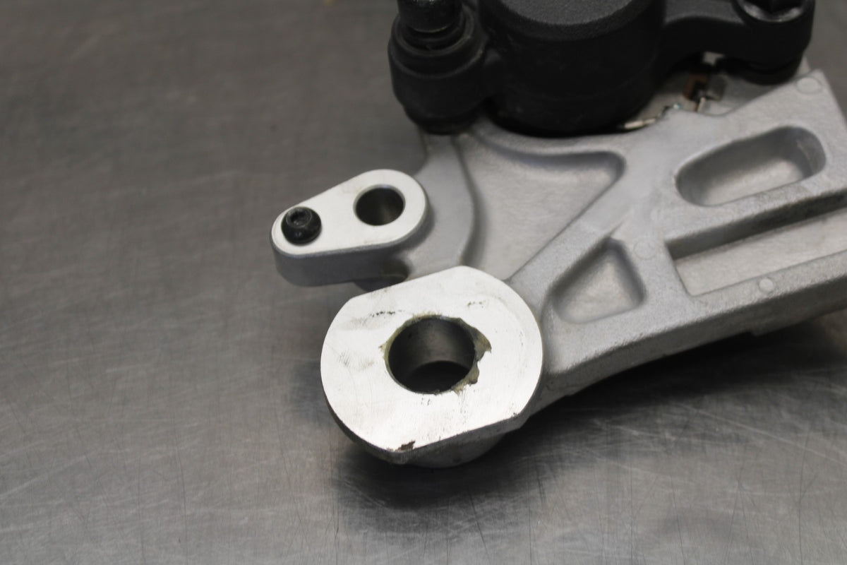 22-25 YAMAHA YZF R7 REAR BACK BRAKE CALIPER W MOUNT BRACKET BB940