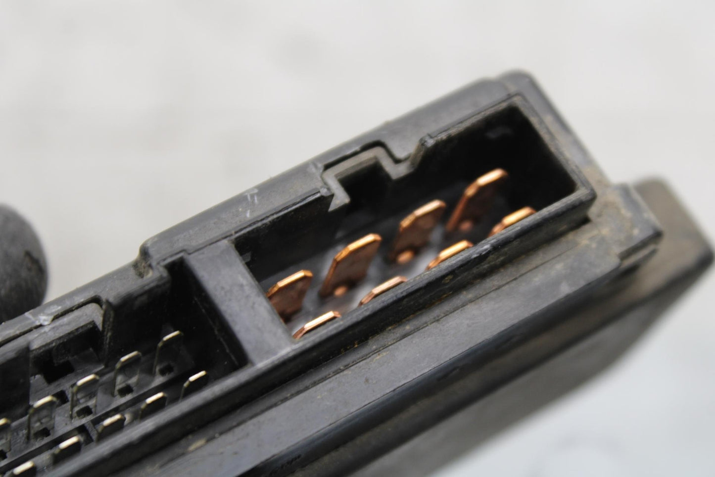 00-01 KAWASAKI ZZR600 RELAY ASSEMBLY FUSE BOX BB568