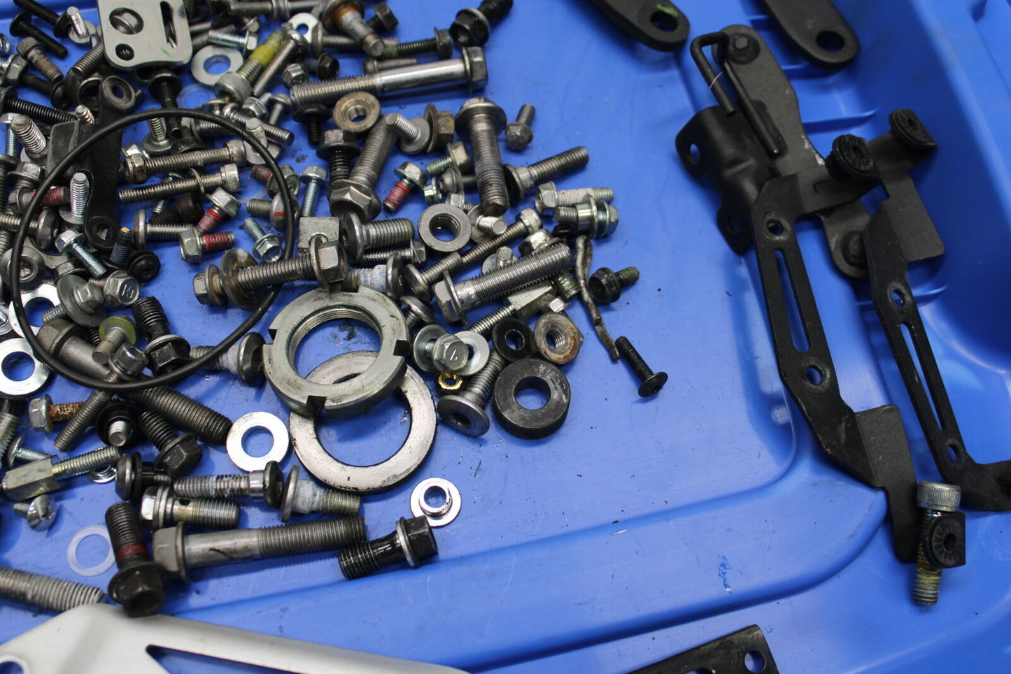 19-22 KAWASAKI Z400 MOUNTING BOLTS HARDWARE MOTOR SCREWS BB738