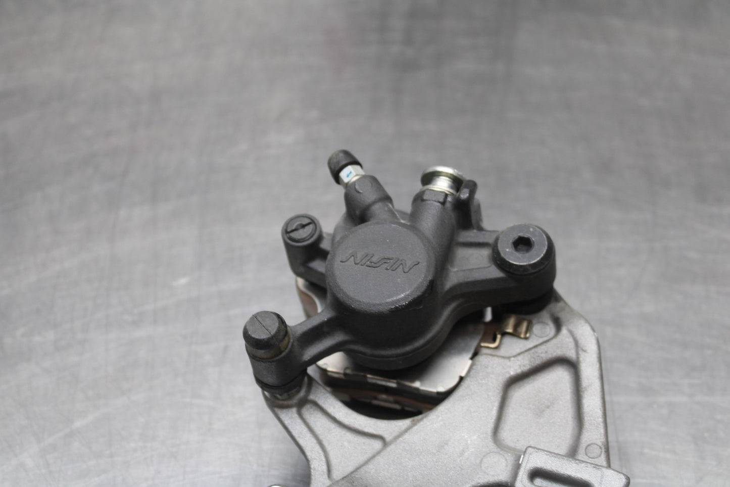 07 SUZUKI GSXR1000 REAR BACK BRAKE CALIPER W MOUNT BRACKET BB770