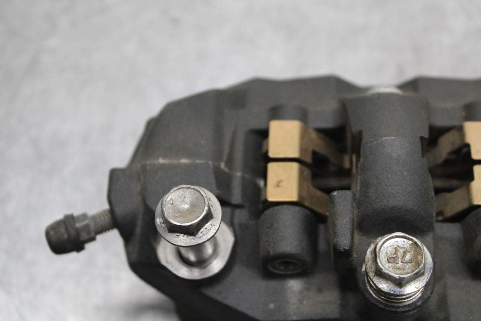 09 SUZUKI GSXR600 RIGHT LEFT FRONT BRAKE CALIPER SET PAIR CALIPERS BB759