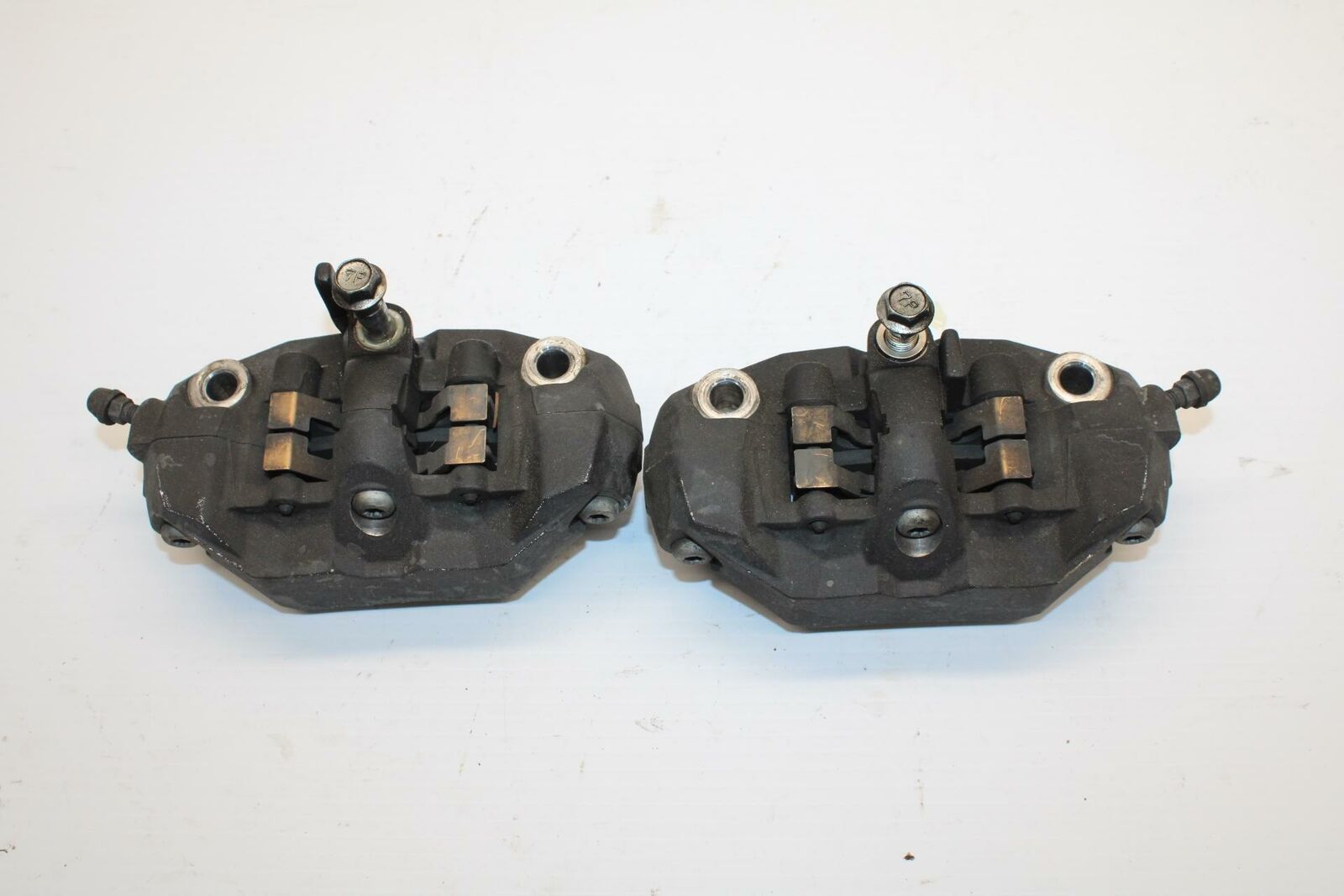 08-09 SUZUKI GSXR600 RIGHT LEFT FRONT BRAKE CALIPER SET PAIR CALIPERS BB244