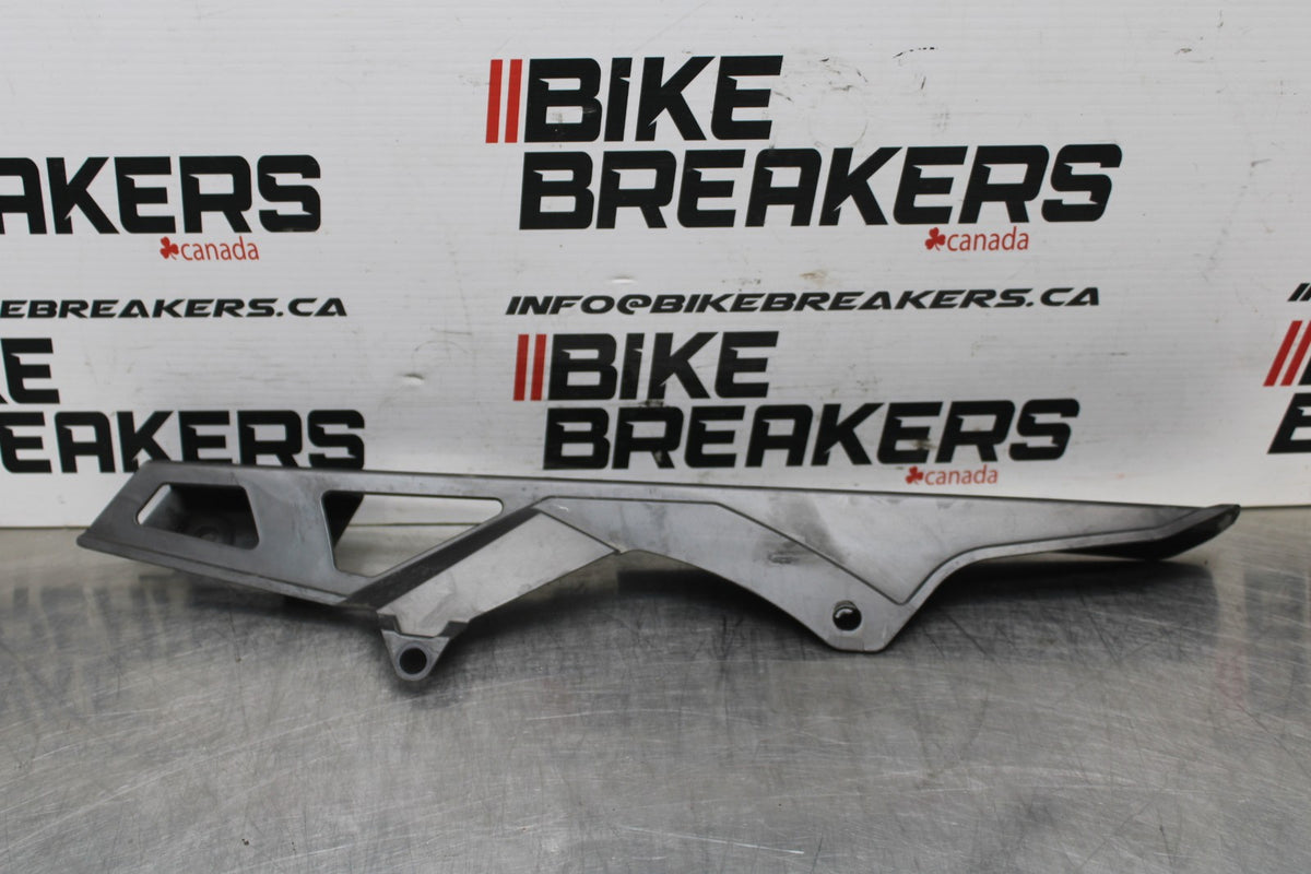 06-07 SUZUKI GSXR 600 REAR BACK DRIVE CHAIN GUARD COVER SHIELD BB822