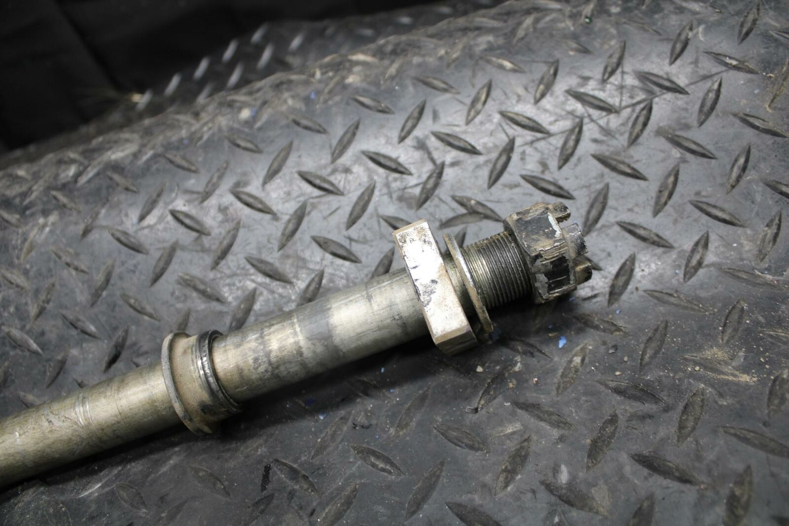 13-18 KAWASAKI NINJA ZX6R REAR AXLE BACK WHEEL RIM PIVOT BOLT AXEL BB203