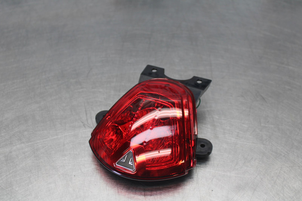 24-26 TRIUMPH DAYTONA 660 REAR TAIL TAILLIGHT BACK BRAKE LIGHT BB01
