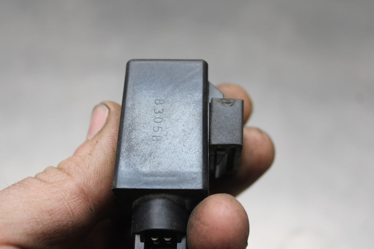 18 HONDA CB500F TURN SIGNAL BLINKER RELAY FLASHER SWITCH BB861