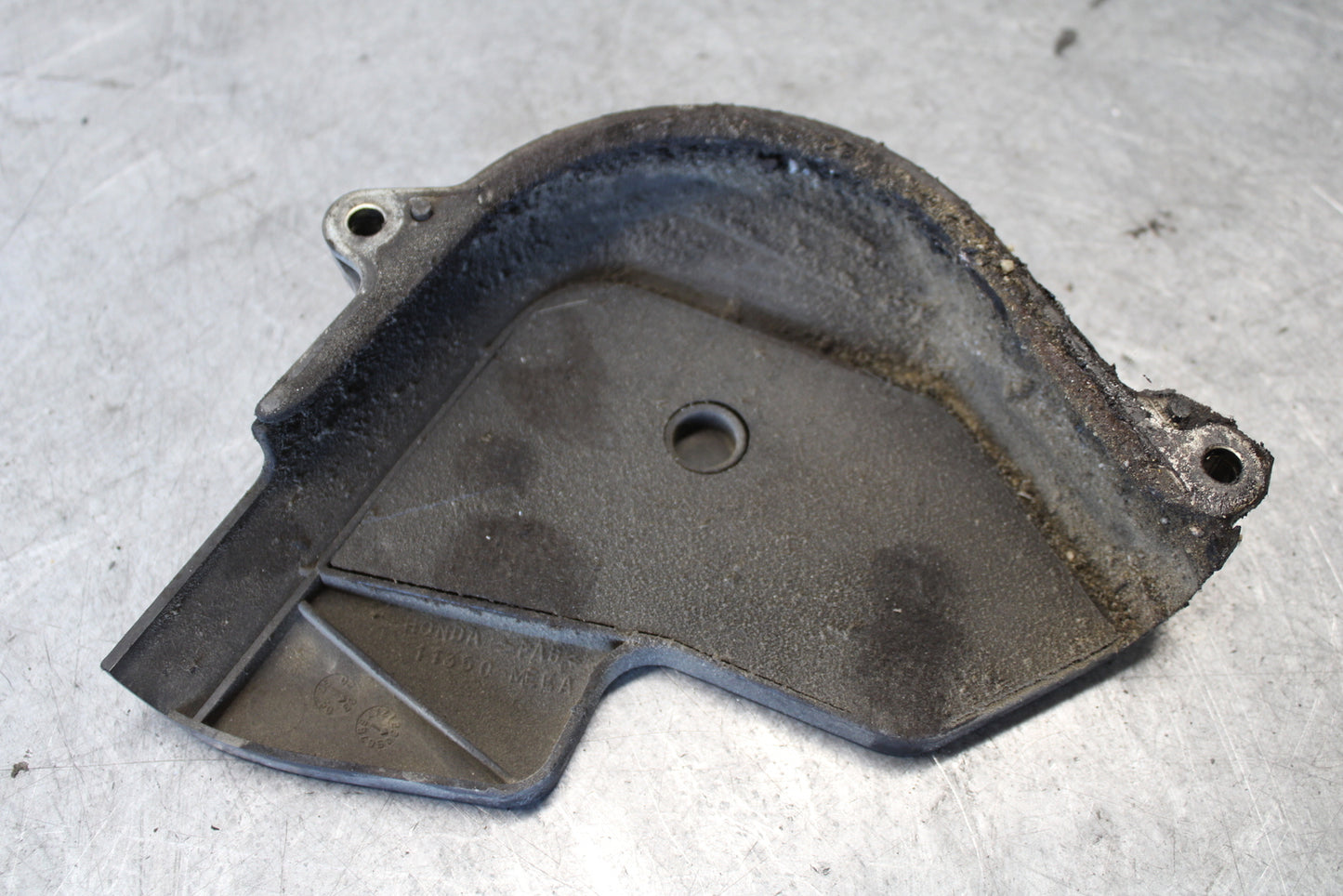 03-04 HONDA CBR600RR ENGINE SPROCKET COVER 11350-MEE-670 BB661