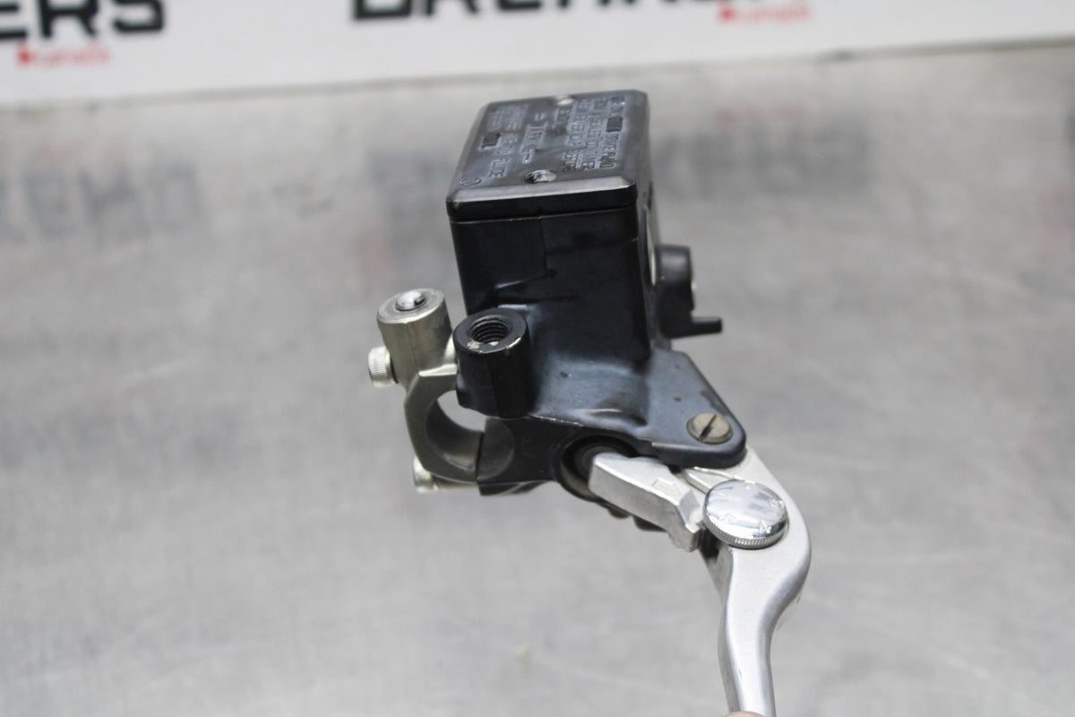 06 KAWASAKI Z750 FRONT BRAKE MASTER CYLINDER w/ LEVER BB837