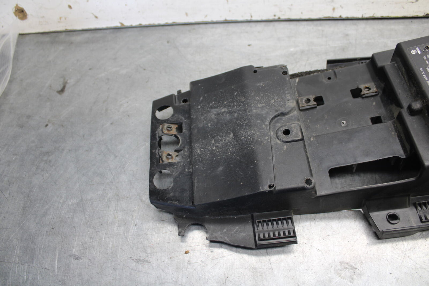 16-21 YAMAHA XSR900 REAR BACK TAIL UNDERTAIL BATTERY TRAY PLASTIC BB664