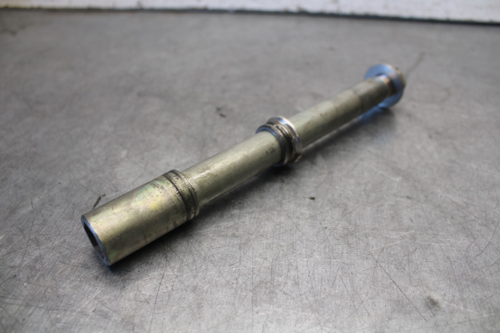 11-24 SUZUKI GSXR750 FRONT WHEEL RIM AXLE PIVOT BOLT BB687