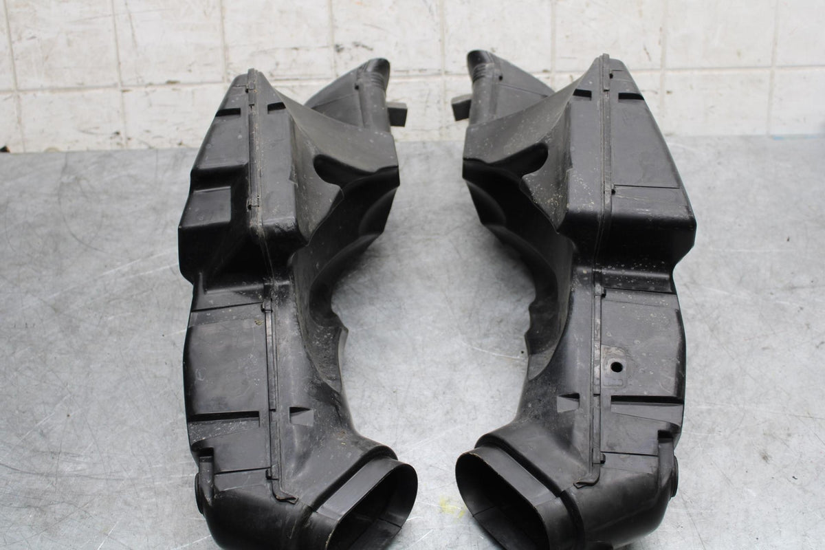 06-07 SUZUKI GSXR600 750  RIGHT LEFT AIR INTAKE DUCTS BB543