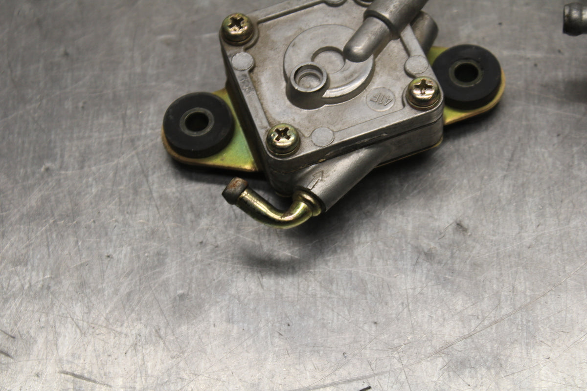 04 SUZUKI INTRUDER 800 GAS TANK FUEL PETCOCK / DIAPHRAGM BB758