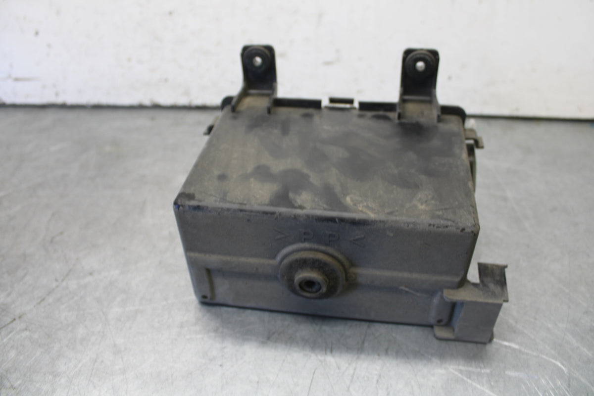 05-06 YAMAHA ROYAL STAR BATTERY TRAY BOX HOLDER BB697